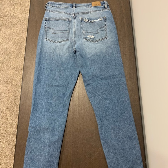 American Eagle Loose Jeans- Size 6 - Picture 2 of 3